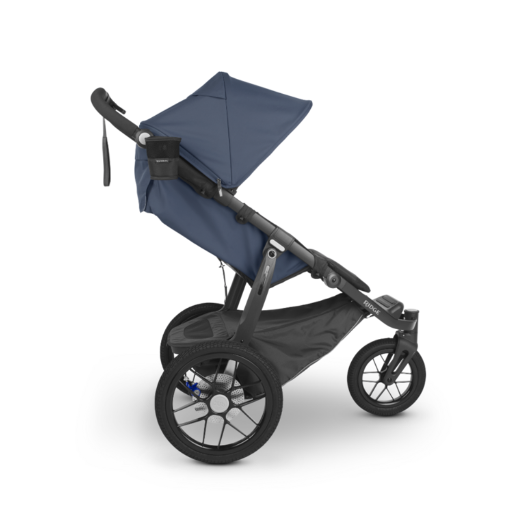 Voziček Ridge z držalom za pijačo.